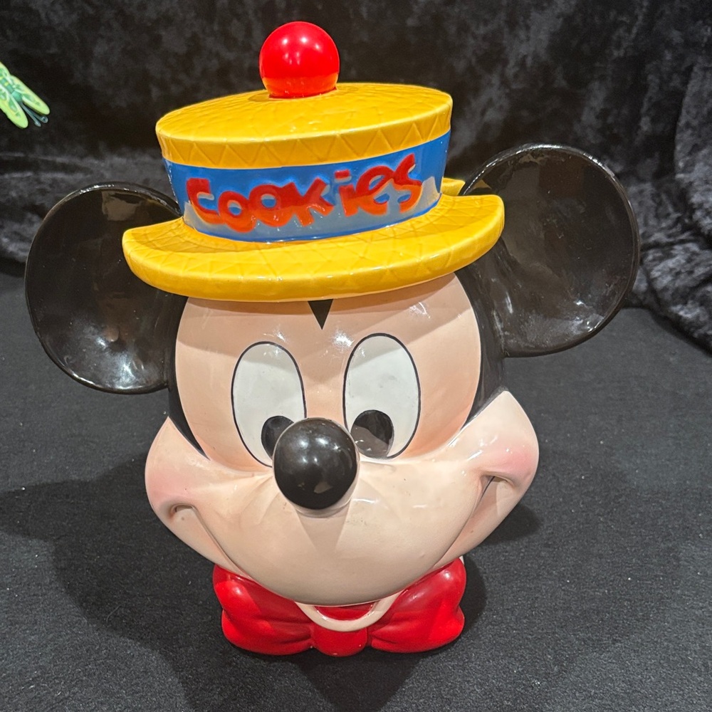 Mickey Mouse Rare Ceramic Cookie Jar with Removable Hat (vintage ballys casino)